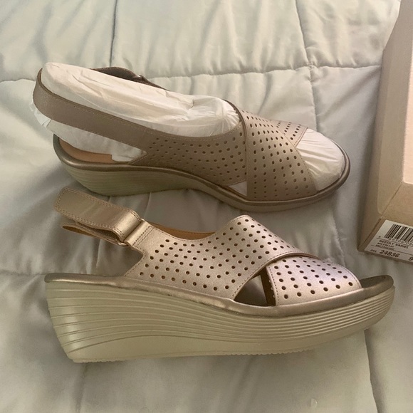 Clarks Shoes - ⭐️ NEW IN BOX! Clark’s wedges